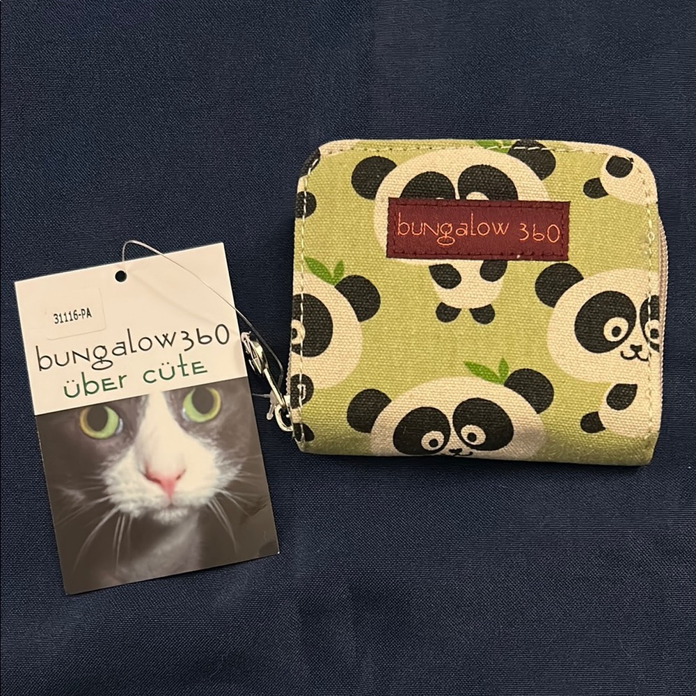 NWT Bungalow 360 Green Panda Wallet